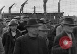 Immagine di Corpi morti Landsberg Germania, 1945, secondo 22 filmato di repertorio 65675055255