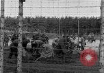 Immagine di Corpi morti Landsberg Germania, 1945, secondo 47 filmato di repertorio 65675055255