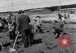 Immagine di Corpi morti Landsberg Germania, 1945, secondo 56 filmato di repertorio 65675055255