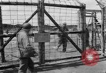 Standbild Leichen Landsberg Deutschland, 1945, aus Sekunde 6 historischem Filmmaterial Videoclip 65675055256
