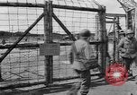 Standbild Leichen Landsberg Deutschland, 1945, aus Sekunde 7 historischem Filmmaterial Videoclip 65675055256
