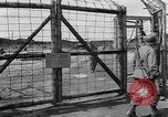 Standbild Leichen Landsberg Deutschland, 1945, aus Sekunde 8 historischem Filmmaterial Videoclip 65675055256
