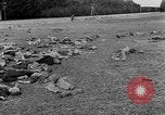 Standbild Leichen Landsberg Deutschland, 1945, aus Sekunde 32 historischem Filmmaterial Videoclip 65675055256