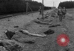 Standbild Leichen Landsberg Deutschland, 1945, aus Sekunde 42 historischem Filmmaterial Videoclip 65675055256