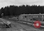 Standbild Leichen Landsberg Deutschland, 1945, aus Sekunde 47 historischem Filmmaterial Videoclip 65675055256