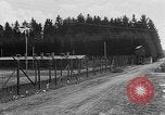 Standbild Leichen Landsberg Deutschland, 1945, aus Sekunde 61 historischem Filmmaterial Videoclip 65675055256