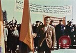 Immagine di Cerimonia di liberazione Dachau Germania, 1945, secondo 49 filmato di repertorio 65675055258