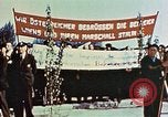 Immagine di Cerimonia di liberazione Dachau Germania, 1945, secondo 56 filmato di repertorio 65675055258