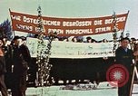 Immagine di Cerimonia di liberazione Dachau Germania, 1945, secondo 58 filmato di repertorio 65675055258
