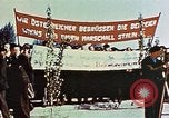 Immagine di Cerimonia di liberazione Dachau Germania, 1945, secondo 60 filmato di repertorio 65675055258