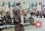 Standbild Zeremonie Dachau Deutschland, 1945, aus Sekunde 1 historischem Filmmaterial Videoclip 65675055272