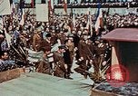 Standbild Zeremonie Dachau Deutschland, 1945, aus Sekunde 10 historischem Filmmaterial Videoclip 65675055272