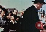 Standbild Zeremonie Dachau Deutschland, 1945, aus Sekunde 48 historischem Filmmaterial Videoclip 65675055272