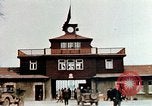 Standbild Konzentrationslager Buchenwald gate Ettersberg Deutschland, 1945, aus Sekunde 1 historischem Filmmaterial Videoclip 65675055279