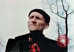 Standbild Konzentrationslager Buchenwald gate Ettersberg Deutschland, 1945, aus Sekunde 33 historischem Filmmaterial Videoclip 65675055279