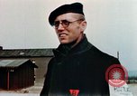 Standbild Konzentrationslager Buchenwald gate Ettersberg Deutschland, 1945, aus Sekunde 62 historischem Filmmaterial Videoclip 65675055279