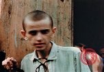 Standbild befreiten Konzentrationslager Buchenwald Opfer Ettersberg Deutschland, 1945, aus Sekunde 29 historischem Filmmaterial Videoclip 65675055280