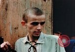 Standbild befreiten Konzentrationslager Buchenwald Opfer Ettersberg Deutschland, 1945, aus Sekunde 30 historischem Filmmaterial Videoclip 65675055280