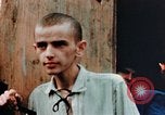 Standbild befreiten Konzentrationslager Buchenwald Opfer Ettersberg Deutschland, 1945, aus Sekunde 36 historischem Filmmaterial Videoclip 65675055280