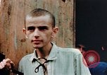 Standbild befreiten Konzentrationslager Buchenwald Opfer Ettersberg Deutschland, 1945, aus Sekunde 37 historischem Filmmaterial Videoclip 65675055280