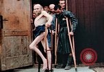 Standbild befreiten Konzentrationslager Buchenwald Opfer Ettersberg Deutschland, 1945, aus Sekunde 39 historischem Filmmaterial Videoclip 65675055280