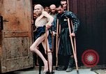 Standbild befreiten Konzentrationslager Buchenwald Opfer Ettersberg Deutschland, 1945, aus Sekunde 40 historischem Filmmaterial Videoclip 65675055280