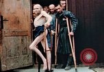 Standbild befreiten Konzentrationslager Buchenwald Opfer Ettersberg Deutschland, 1945, aus Sekunde 41 historischem Filmmaterial Videoclip 65675055280