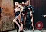 Standbild befreiten Konzentrationslager Buchenwald Opfer Ettersberg Deutschland, 1945, aus Sekunde 43 historischem Filmmaterial Videoclip 65675055280