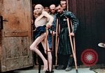 Standbild befreiten Konzentrationslager Buchenwald Opfer Ettersberg Deutschland, 1945, aus Sekunde 45 historischem Filmmaterial Videoclip 65675055280