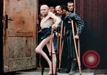 Standbild befreiten Konzentrationslager Buchenwald Opfer Ettersberg Deutschland, 1945, aus Sekunde 54 historischem Filmmaterial Videoclip 65675055280