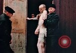 Standbild befreiten Konzentrationslager Buchenwald Opfer Ettersberg Deutschland, 1945, aus Sekunde 59 historischem Filmmaterial Videoclip 65675055280