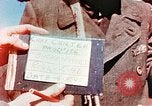 Immagine di A Buchenwald Campo di concentramento i prigionieri liberati Ettersberg Germania, 1945, secondo 3 filmato di repertorio 65675055288