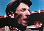 Immagine di A Buchenwald Campo di concentramento i prigionieri liberati Ettersberg Germania, 1945, secondo 11 filmato di repertorio 65675055288
