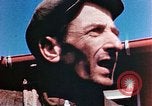 Immagine di A Buchenwald Campo di concentramento i prigionieri liberati Ettersberg Germania, 1945, secondo 12 filmato di repertorio 65675055288