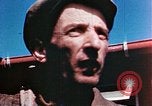 Immagine di A Buchenwald Campo di concentramento i prigionieri liberati Ettersberg Germania, 1945, secondo 16 filmato di repertorio 65675055288