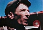 Immagine di A Buchenwald Campo di concentramento i prigionieri liberati Ettersberg Germania, 1945, secondo 22 filmato di repertorio 65675055288