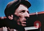 Immagine di A Buchenwald Campo di concentramento i prigionieri liberati Ettersberg Germania, 1945, secondo 23 filmato di repertorio 65675055288