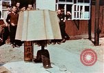 Image des civils allemands afficher Buchenwald atrocités Allemagne, 1945, de la seconde 20 séquences d'archives historiques vidéo 65675055290