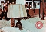 Image des civils allemands afficher Buchenwald atrocités Allemagne, 1945, de la seconde 25 séquences d'archives historiques vidéo 65675055290