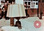 Image des civils allemands afficher Buchenwald atrocités Allemagne, 1945, de la seconde 30 séquences d'archives historiques vidéo 65675055290