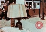 Image des civils allemands afficher Buchenwald atrocités Allemagne, 1945, de la seconde 34 séquences d'archives historiques vidéo 65675055290