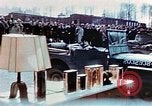 Image des civils allemands afficher Buchenwald atrocités Allemagne, 1945, de la seconde 37 séquences d'archives historiques vidéo 65675055290