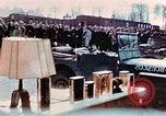 Image des civils allemands afficher Buchenwald atrocités Allemagne, 1945, de la seconde 39 séquences d'archives historiques vidéo 65675055290