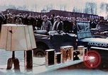 Image des civils allemands afficher Buchenwald atrocités Allemagne, 1945, de la seconde 44 séquences d'archives historiques vidéo 65675055290
