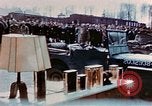 Image des civils allemands afficher Buchenwald atrocités Allemagne, 1945, de la seconde 47 séquences d'archives historiques vidéo 65675055290