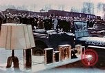 Image des civils allemands afficher Buchenwald atrocités Allemagne, 1945, de la seconde 48 séquences d'archives historiques vidéo 65675055290