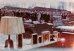 Image des civils allemands afficher Buchenwald atrocités Allemagne, 1945, de la seconde 50 séquences d'archives historiques vidéo 65675055290
