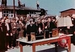Image des civils allemands afficher Buchenwald atrocités Allemagne, 1945, de la seconde 55 séquences d'archives historiques vidéo 65675055290