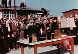 Image des civils allemands afficher Buchenwald atrocités Allemagne, 1945, de la seconde 59 séquences d'archives historiques vidéo 65675055290