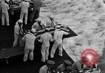 Immagine di Massa cerimonia funebre Oceano Pacifico, 1945, secondo 4 filmato di repertorio 65675055313